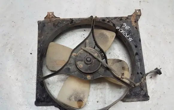 Mazda 323 Radiator cooling fan shroud