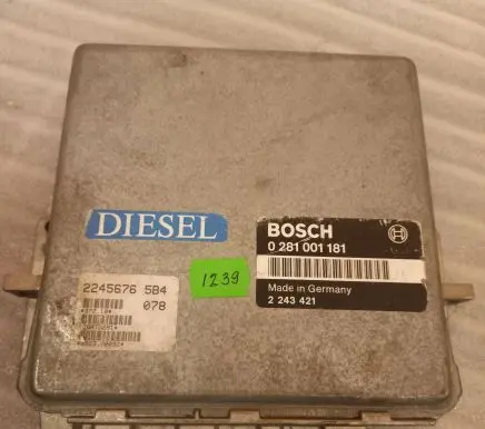 BMW 5 E34 Engine control unit/module 0281001181 2243421
