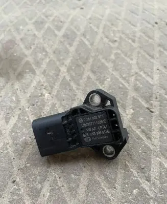 Volkswagen Golf VII Air pressure sensor 0281002977 130325T111036E 03G906051E