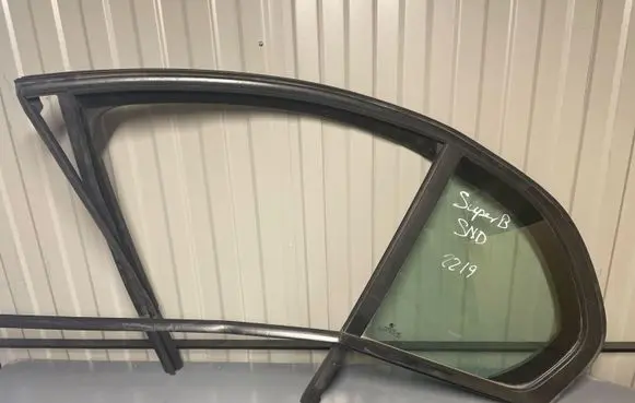 Skoda Superb B6 (3T) Rear vent window glass 43001167 E000233