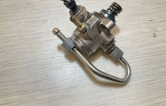 Audi A3 S3 8V Fuel injection high pressure pump 04E127026BG