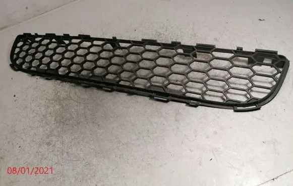 Toyota Corolla Verso AR10 Front bumper lower grill 531120F020