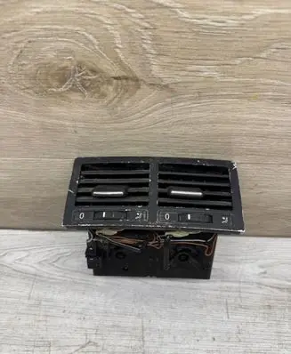 Volkswagen Touareg I Rear air vent grill 7L6819203C 7640017