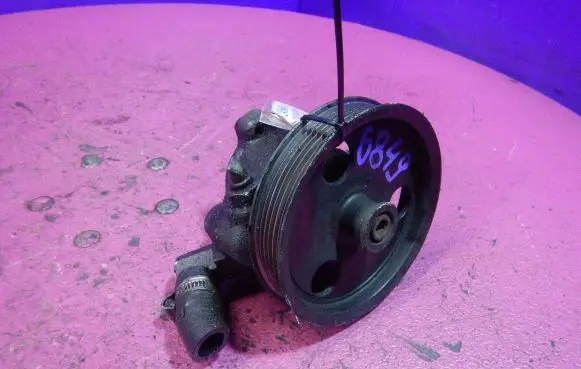 Ford Mondeo MK II Power steering pump 95BB3A733AB