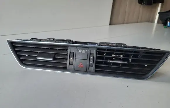 Skoda Superb B8 (3V) Dash center air vent grill 3V0820951C