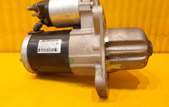 Chevrolet Camaro Starter motor M000T35876ZC 12644788