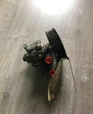 Toyota Avensis Verso Power steering pump