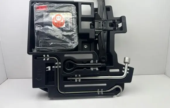 Lexus CT 200H Tool set 6477776010