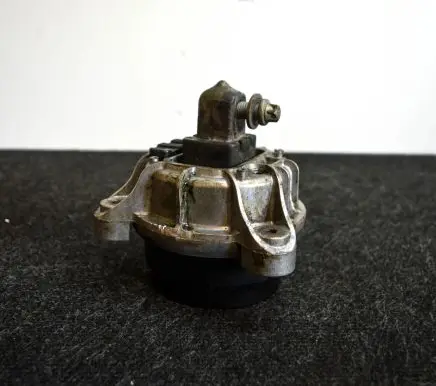 BMW 5 F10 F11 Engine mount bracket 6777375