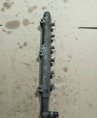 Volvo V70 Fuel main line pipe 8658252 006304