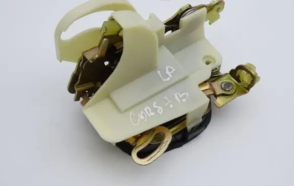 Opel Corsa B Front door lock 90452373