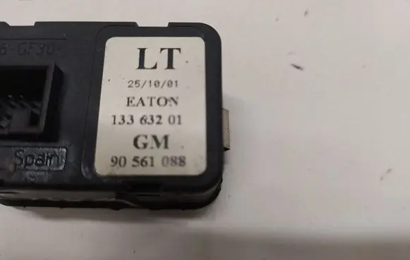 Opel Zafira A Electric window control switch 13363201 90561088