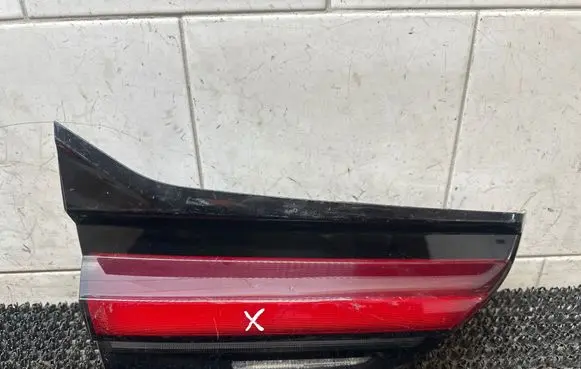 Tailgate rear/tail lights