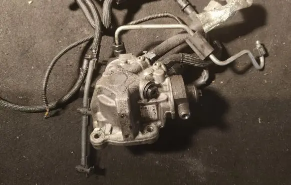 Audi Q7 4L Fuel injection high pressure pump 059130755BG 0445010642