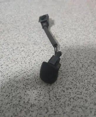 BMW 5 E60 E61 Windshield washer spray nozzle 7132969