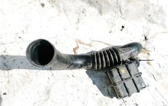 Mazda 121 SM Air intake hose/pipe 96BF9U512AE 96BF-9U512-AE