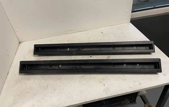 Renault Espace IV Rear seat rail trim cover R120002350 098300021 09LW9002