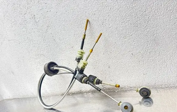 Opel Zafira B Gear shift cable linkage 55351949EY