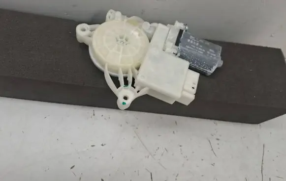 BMW X7 G07 Front door window regulator motor 9450070 CT2035106 0402576454