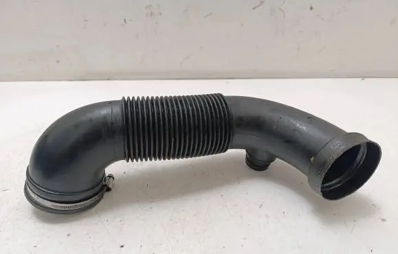 Opel Insignia A Air intake hose/pipe 13255253 329788454