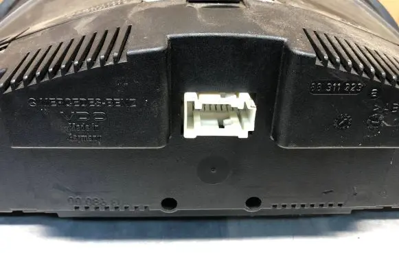 Mercedes-Benz C W203 Speedometer (instrument cluster) A2035403047