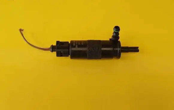 Volkswagen Golf VI Headlight washer pump 3B7955681