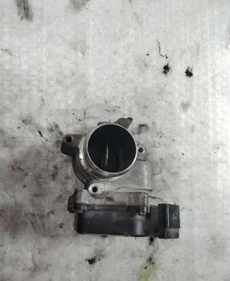 Volkswagen Touran I Throttle valve 031128063l