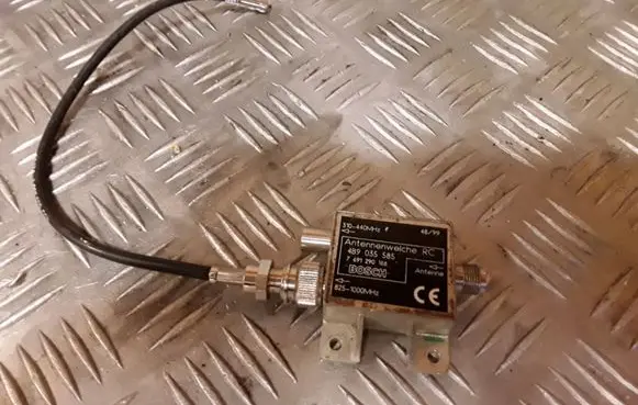 Audi A8 S8 D2 4D Aerial antenna amplifier 4B9035585 7691290188