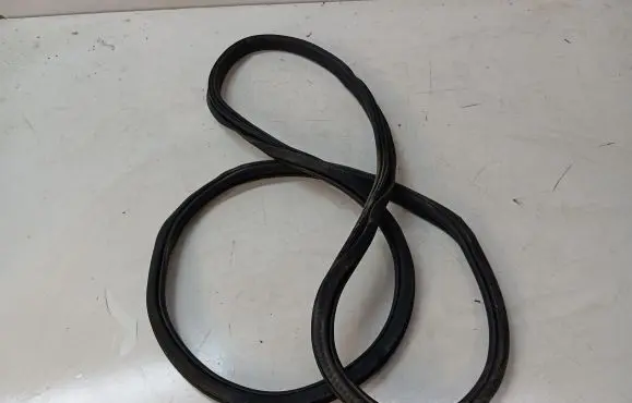 Porsche Macan (95B) Rubber seal rear door 95B833721