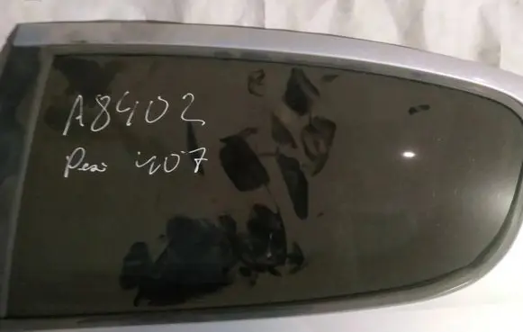 Peugeot 407 Rear door window glass