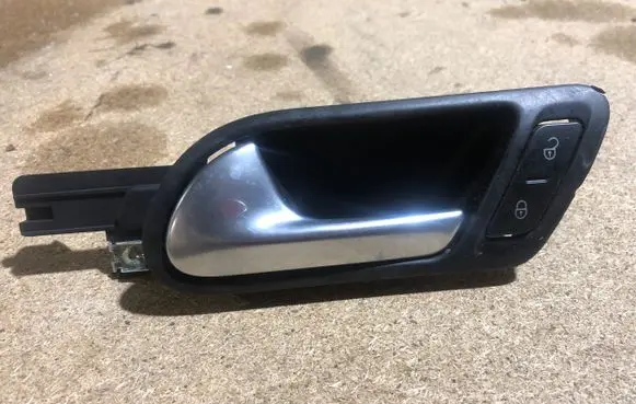 Volkswagen Jetta V Front door interior handle 1K1837113