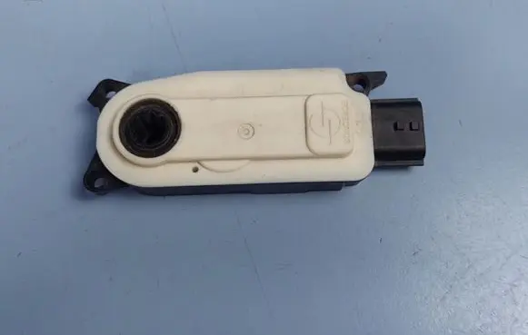 Dacia Sandero Radiator active air flap actuator 6477R1012A 6477S017011