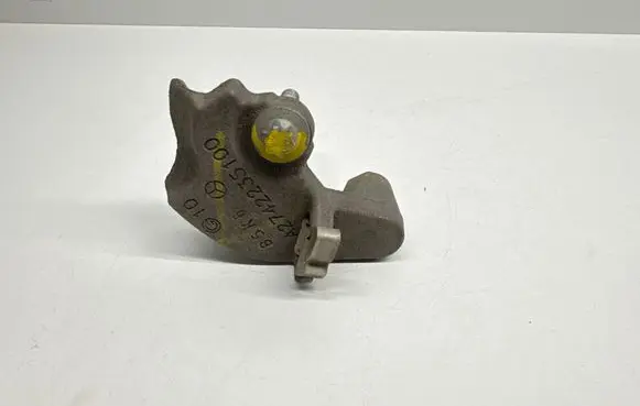 Engine mounting bracket