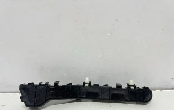 Rear bumper mounting bracket