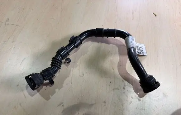 Volkswagen Crafter Breather hose/pipe 04L103493N