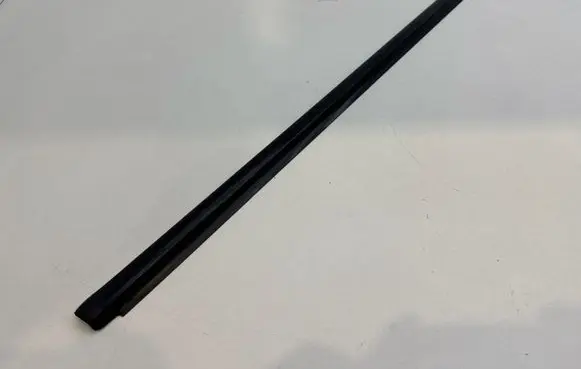 Mercedes-Benz Citan W415 Rubber seal front door window/glass 