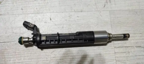 Alfa Romeo Stelvio Fuel injector 04893630AA
