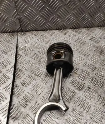 Land Rover Discovery 3 - LR3 Piston with connecting rod