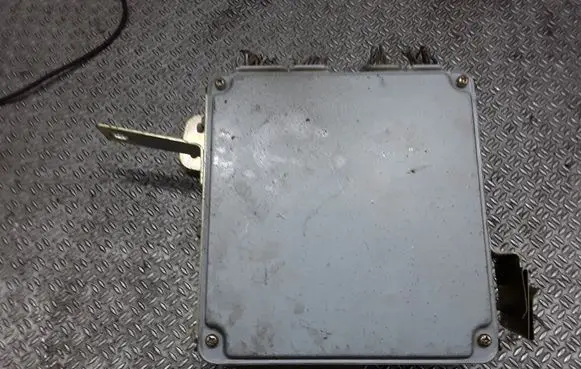 Nissan Primera Engine control unit/module 23710AU605