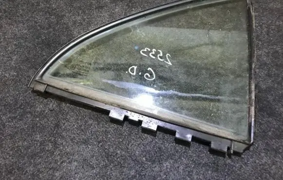 Rear vent window glass