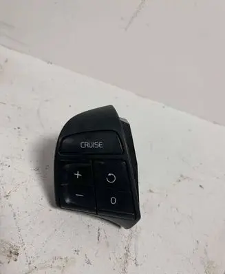 Volvo V50 Steering wheel buttons/switches 30739638
