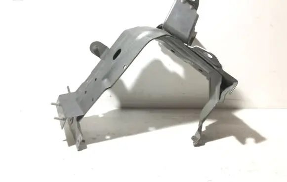 Audi Q7 4M Fender mounting bracket 4M0821137B