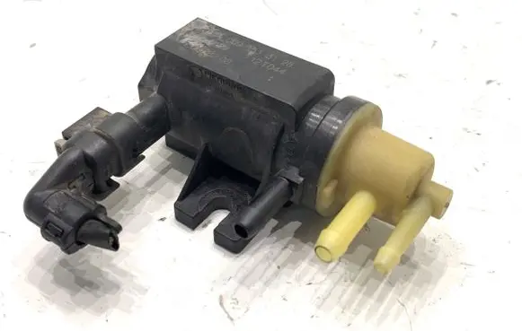 Mercedes-Benz GLK (X204) Fuel pressure regulator A0091533128