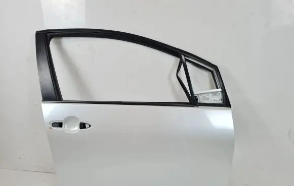 Toyota Prius (XW50) Front door