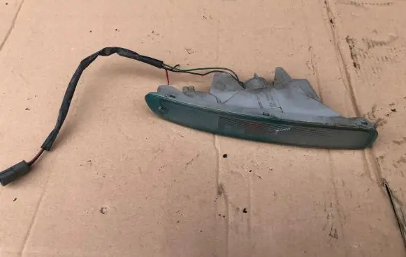 Mazda 323 F Front indicator light
