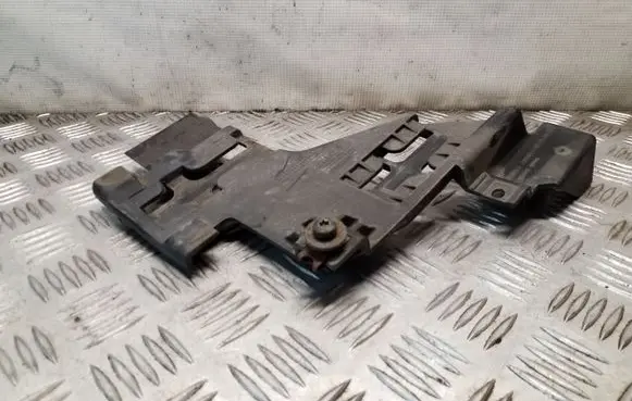 Headlight/headlamp mounting bracket