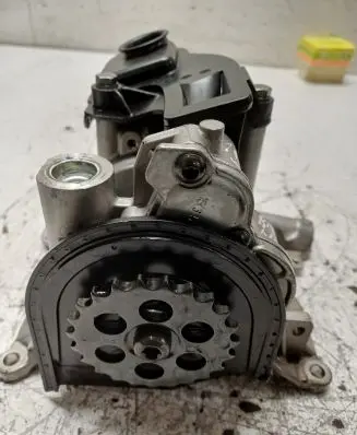 BMW 5 F10 F11 Oil pump 1571302