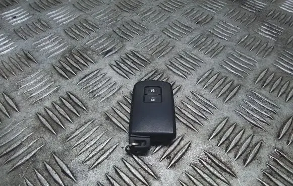 Toyota Prius+ (ZVW40) Ignition key/card BA1EQ
