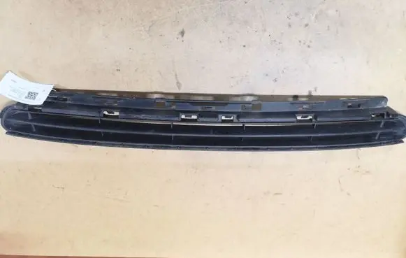 Front bumper upper radiator grill