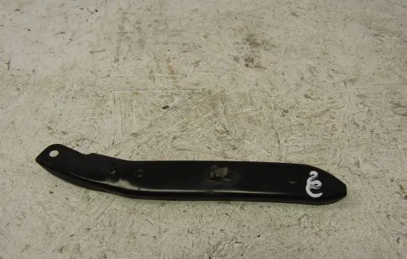 Skoda Octavia Mk3 (5E) Front bumper mounting bracket 5E0807184A